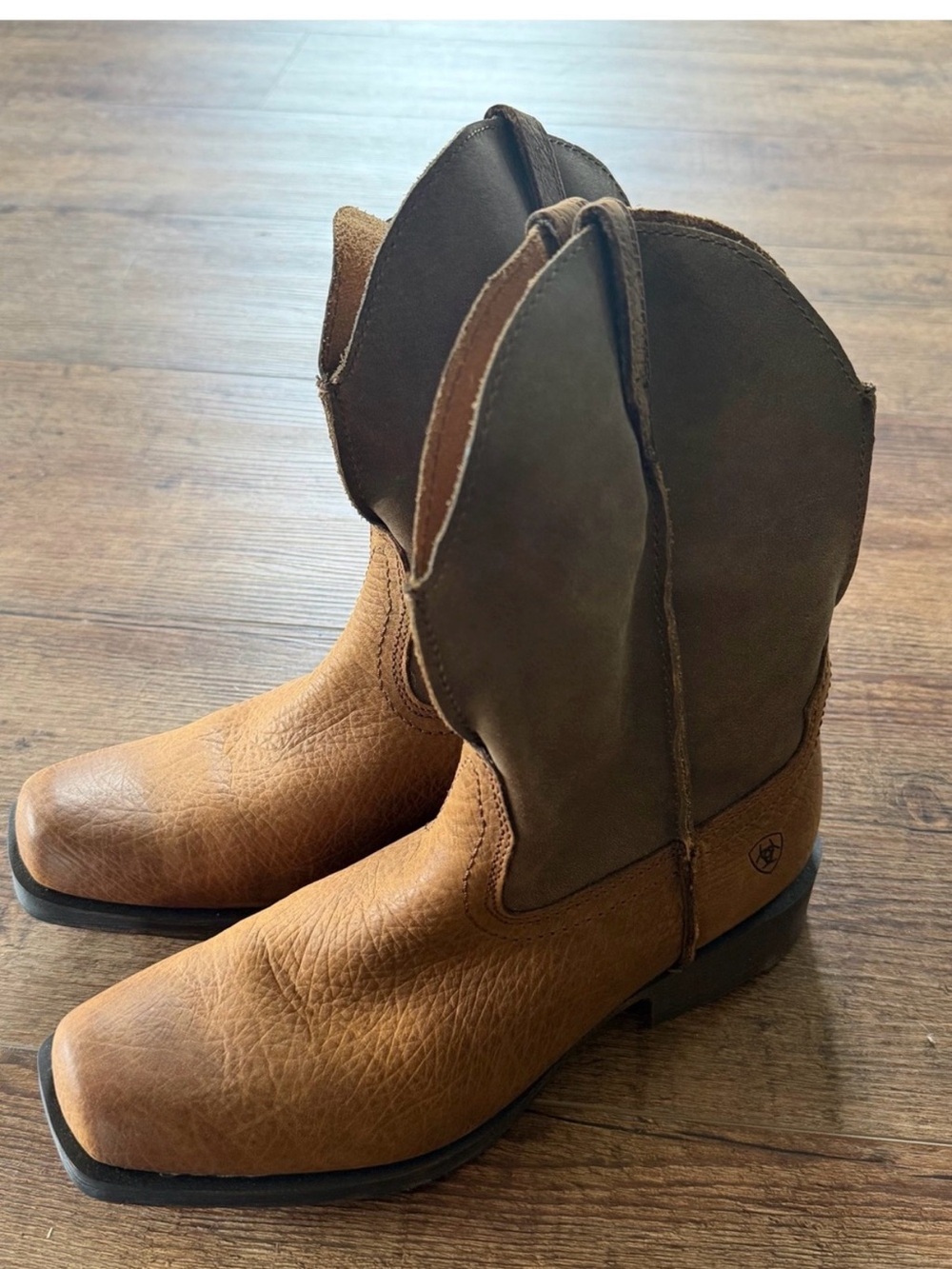 Ariat 8.5 boots